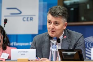 Debate_WEB-104