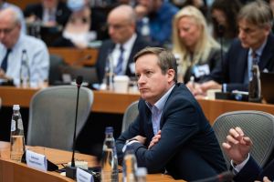 Debate_WEB-138