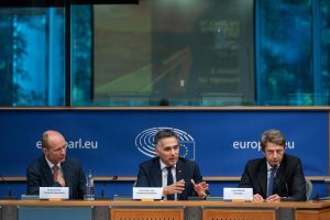Debate_WEB-169