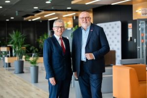 Alberto Mazzola (left) and Andreas Matthä (right) reconfirmed as CER Executive Director and CER Chai