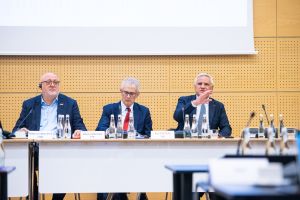 Left to right: CER Chair Andreas Matthä (CEO of ÖBB), CER Executive Director Alberto Mazzola, EIB Vi