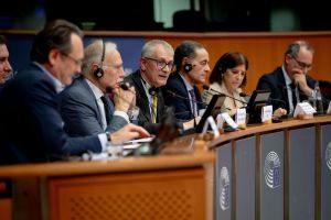 CERDebat8.11HD-114