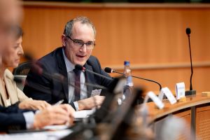 CERDebat8.11HD-143