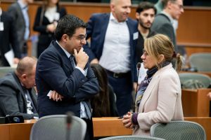 CERDebat8.11HD-233