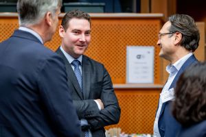 CERDebat8.11HD-23