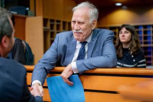 CERDebat8.11HD-25